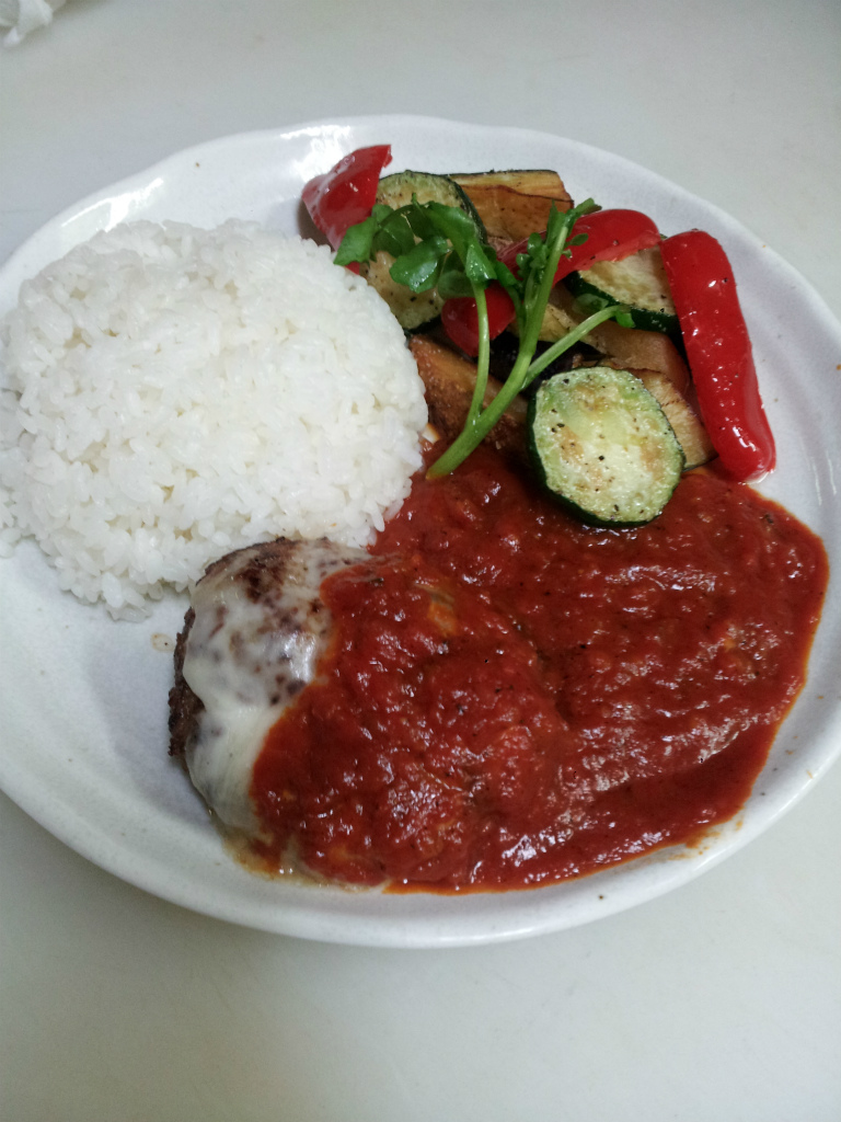季節の野菜添えイタリアンロコモコ